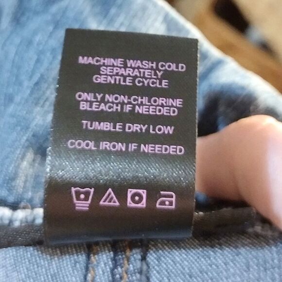 Slim-sation by Multiples Women's 2P Blue Jeans Capri Embroidery Flowers New - Picture 6 of 6